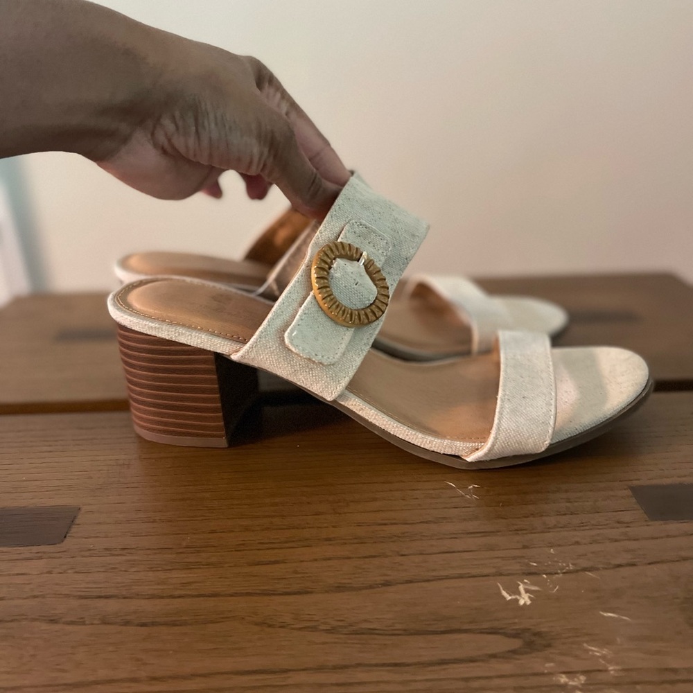 Tommy Bahama Cream Mules with Gold Accent